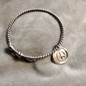 Bangle Silvertone w/ peace sign charm